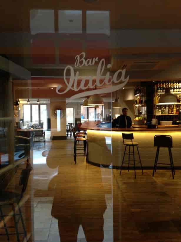 Modern restaurant bar in Bar Italia, Uxbridge; ideal for casual meetings and private events.