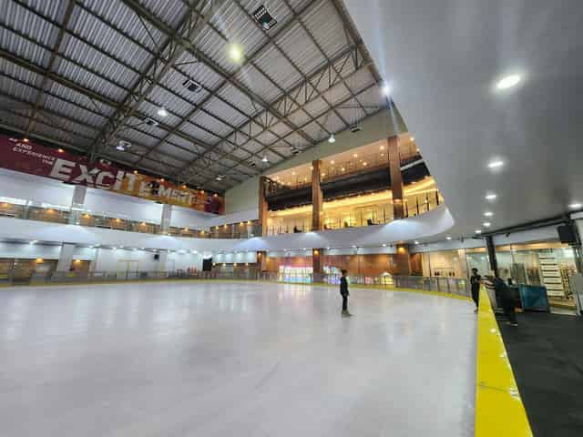 Oasis Centre Arena