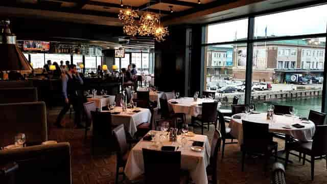 Del Frisco’s Double Eagle Steak House: elegant dining venue with waterfront view for corporate events.