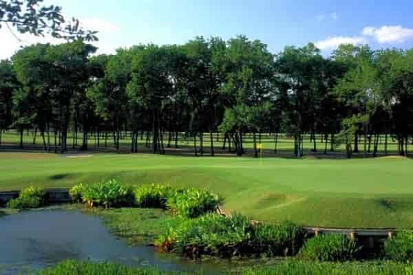 Pavilion at BlackHorse Golf Club: scenic venue for corporate retreats and events.