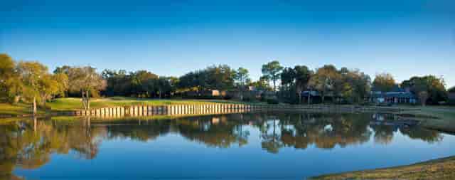 Magnolia Ballroom lakeside setting, ideal for outdoor corporate retreats and meetings.