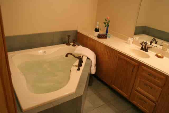 Luxurious bathroom with spacious jacuzzi tub at The Sycamore Room, perfect for events.