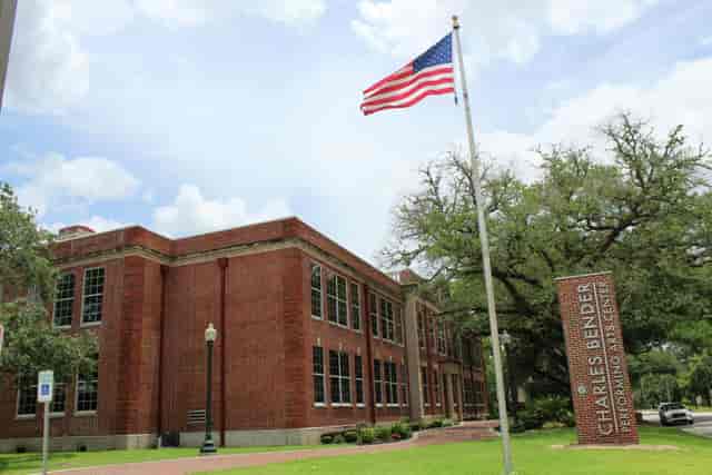Bender arts center looks forward to ...