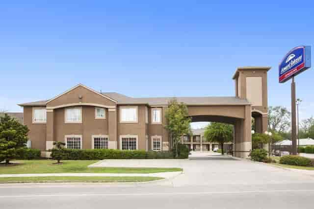 Budget-friendly hotel courtyard with welcoming entrance for meetings and events.
