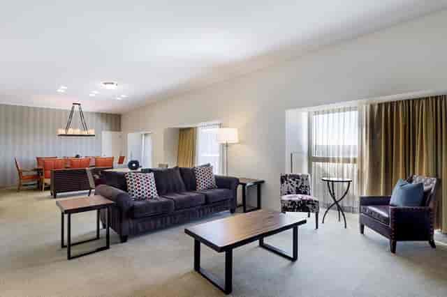 Elegant conference room in Marriott Dallas/Fort Worth for meetings and retreats.