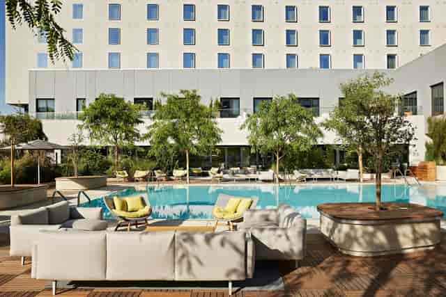 "Oak Boardroom at Kimpton Sawyer Hotel: stylish outdoor poolside venue for networking events."