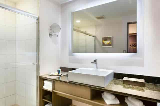 Modern bathroom at Corcovados, Crowne Plaza San Jose, ideal for events and meetings.