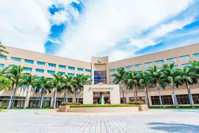 AT MULTIPLAZA MALL, AN IHG HOTEL ...