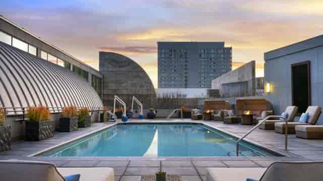 Rooftop pool area at San Jose Marriott, perfect for upscale networking events and cocktails.
