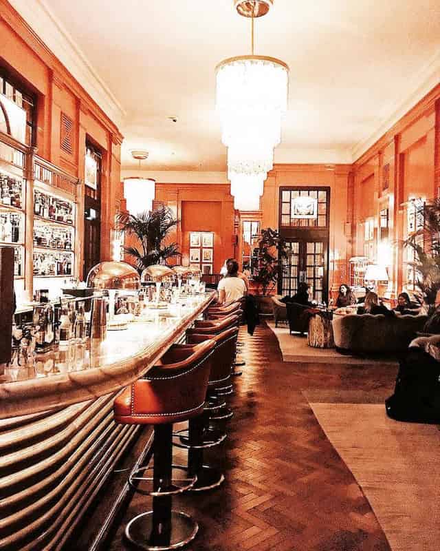 Cocktail bar