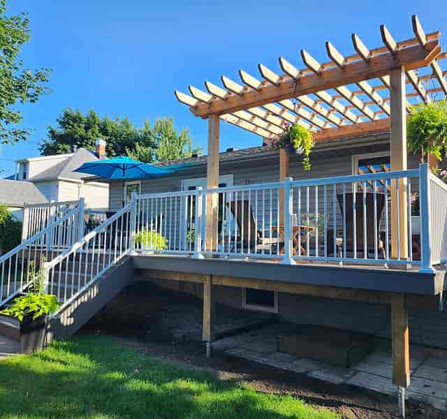 Charming patio and deck with pergola for outdoor social events at Casa Utopia Builders.