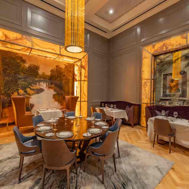 Private dining room with elegant décor for upscale meetings and events at Fearing's Restaurant.