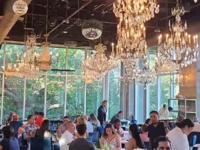 Elegant bar in Flora Mexican Kitchen, ideal for events with chandeliers and natural light.