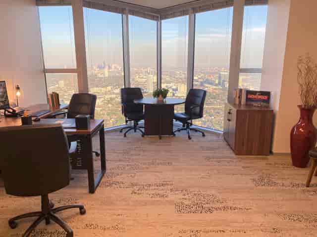 Modern meeting room in Williams Tower with city view, perfect for executive events.