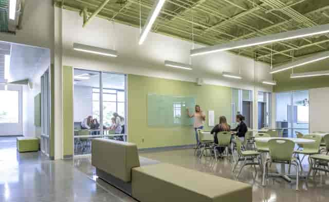 Modern Houston school cafeteria with movable furniture for collaborative workshops.