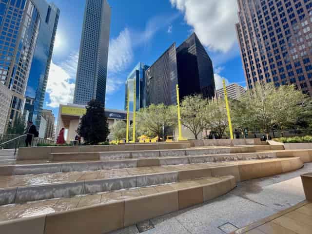 Lynn Wyatt Square
