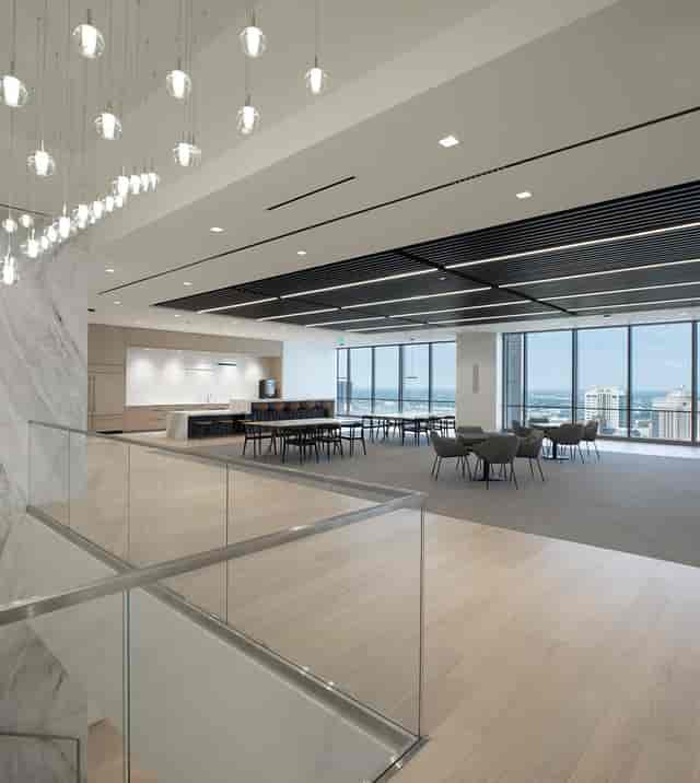 Modern Houston corporate event space with natural light, ideal for meetings or networking.