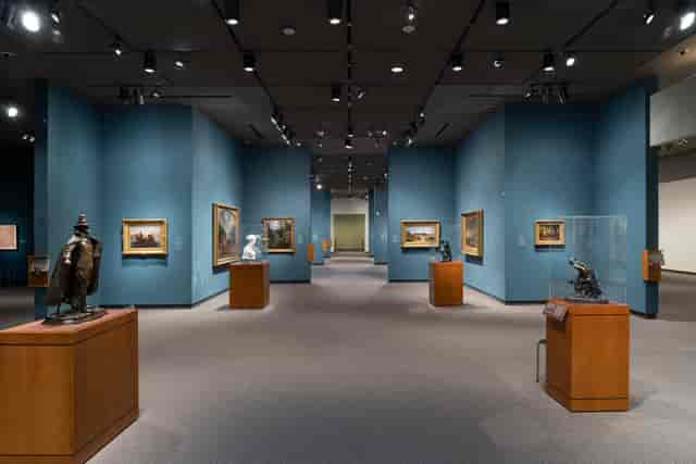 Spacious Amon Carter art gallery with contemporary lighting, ideal for upscale events.