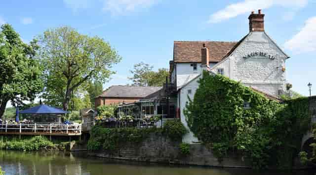 Charming riverside venue with terrace for outdoor events at The Nag's Head on the Thames.