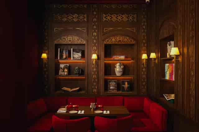 Piano bar at Bujairi Terrace with warm wooden walls, ideal for corporate dinners.