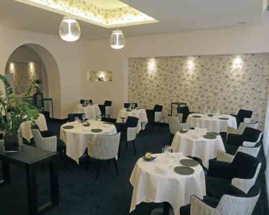 Elegant dining room at Le Gourmet de Sèze, perfect for exclusive events and networking.