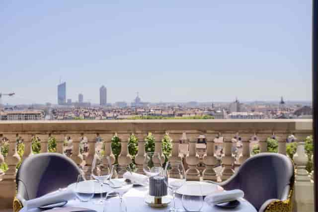 Elegant restaurant table with skyline view, ideal for upscale events in Lyon.