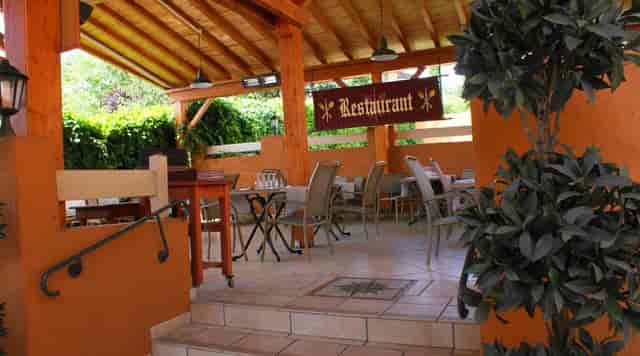 Outdoor restaurant in La Tablée Médiévale, perfect for team lunches and gatherings.