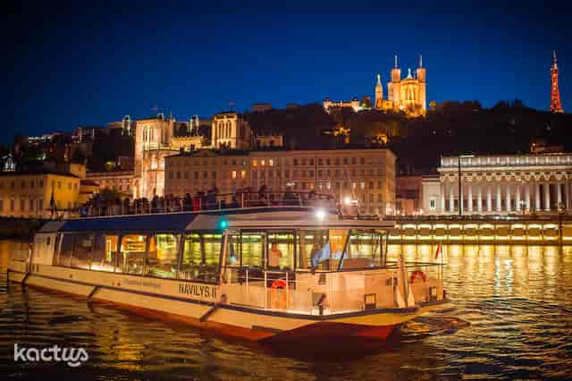 Boat on water at Les Bateaux Lyonnais, perfect for evening events and gatherings.