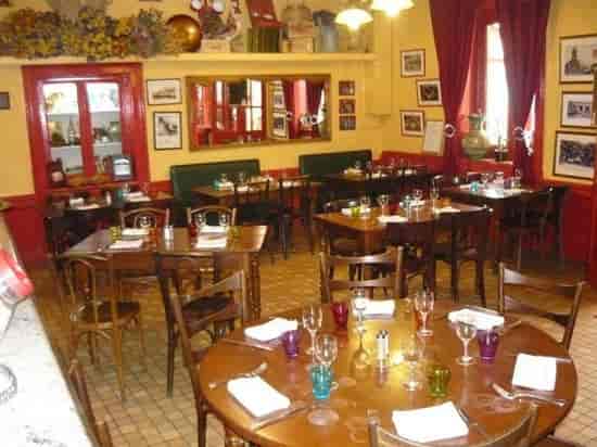 Cozy restaurant Bistro at Café de la Place, perfect for intimate gatherings and events.