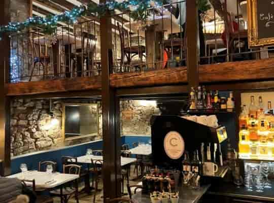 Cocktail bar at Café de Lyon with rustic stone walls, ideal for corporate dinners and receptions.