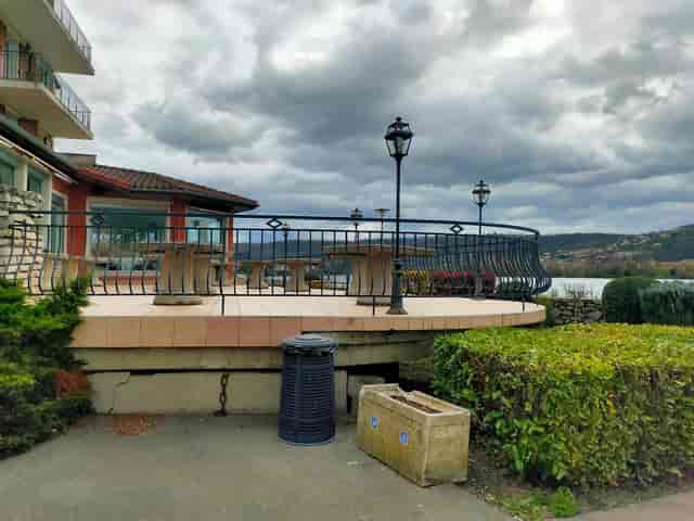 Scenic outdoor meeting room at Le Beau Rivage, perfect for cocktail receptions and gatherings.