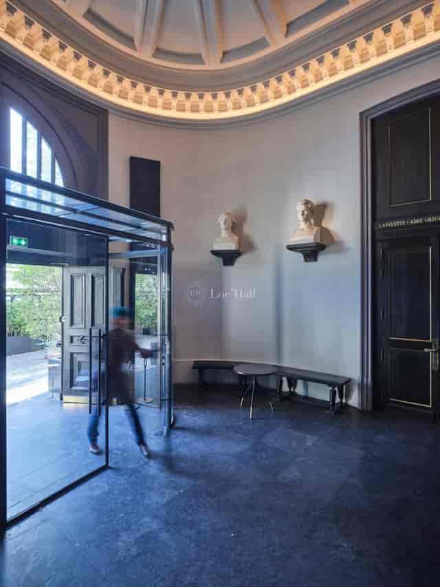 Elegant foyer of Les Trois Salons, Hôtel de l’Industrie, ideal for high-end events.