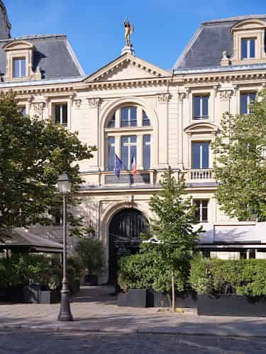 Les Trois Salons