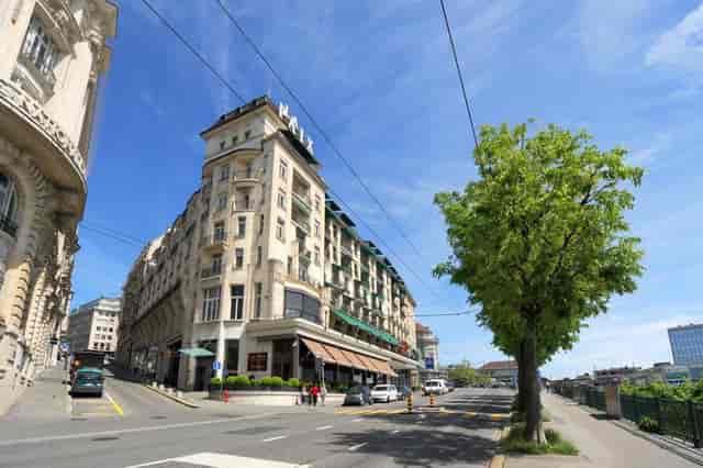 Hôtel De La Paix Lausanne: Hotel in ...
