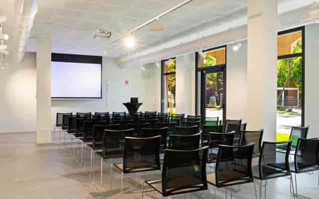 Combet-Descombes event space with black chairs, ideal for workshops and conferences.