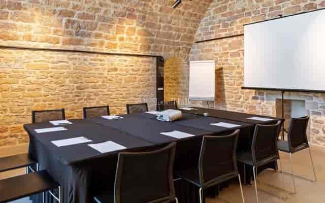 Casemates meeting room in Fort de Vaise, rustic stone walls, perfect for corporate workshops.