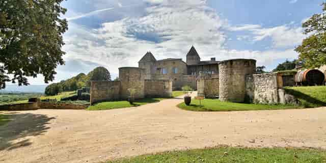 Historic Château La Gallée, elegant stone architecture, perfect for weddings and retreats.