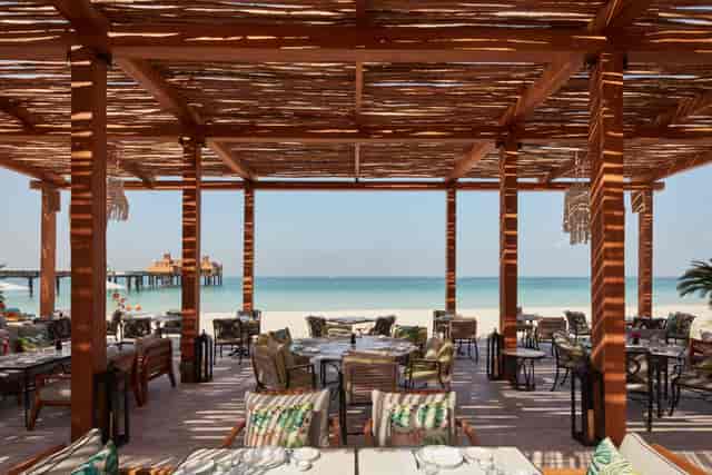 French Riviera Beach dining with stunning views, ideal for events and retreats.