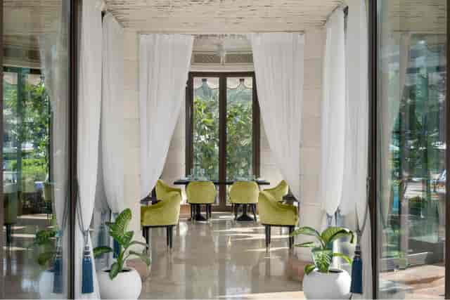La Promenade meeting space at Jumeirah Al Qasr, elegant décor for events and meetings.