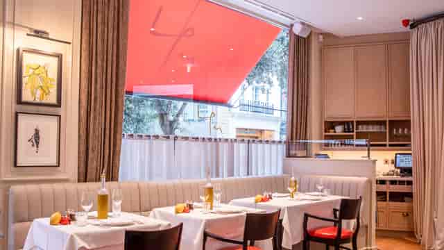 Elegant bar at La Petite Maison, perfect for business lunches and networking events.