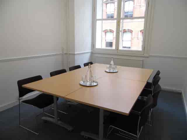 F14 Meeting Room at Friends' Meeting House, minimalist design for productive meetings.