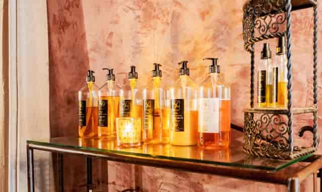 Premium toiletries display for elegant events at Nos épilations, Le Jardin Des Sens.