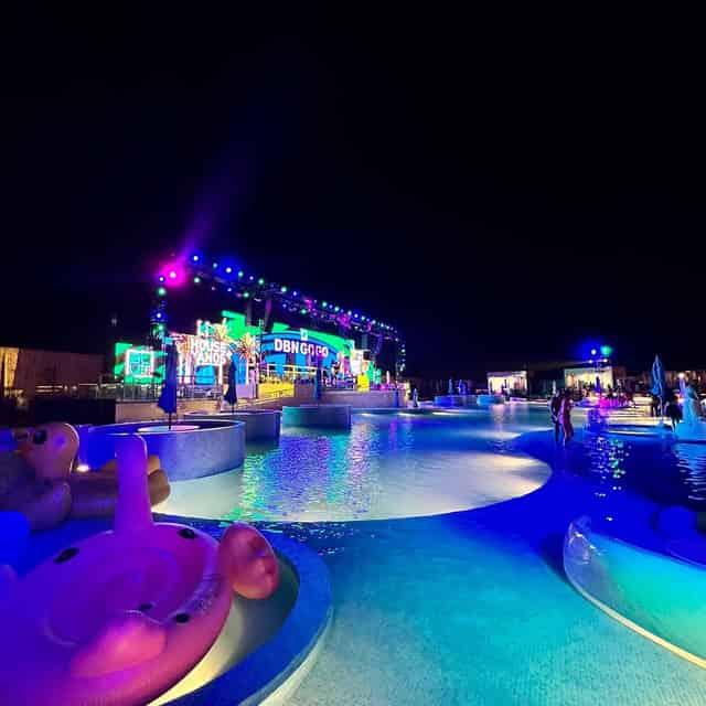 Luxury Lounges