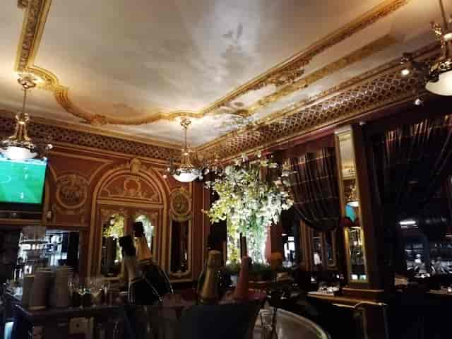 Elegant bar at Grand Café des Négociants, perfect for upscale events and gatherings.