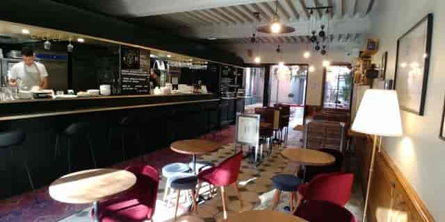 Modern café lounge with cozy seating for informal meetings and networking events.