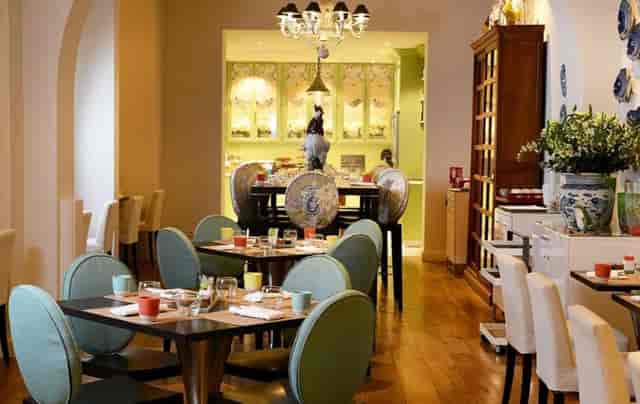 Elegant dining space at Le Royal Lyon MGallery for meetings and events.