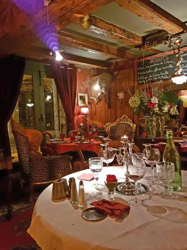 Charming vintage restaurant in La Nef des Fous, perfect for upscale events and gatherings.