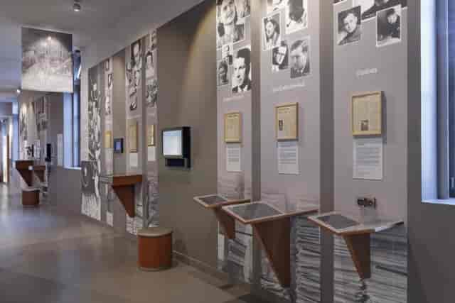 Exhibition Hall at Centre d'histoire: modern space for educational meetings and events.