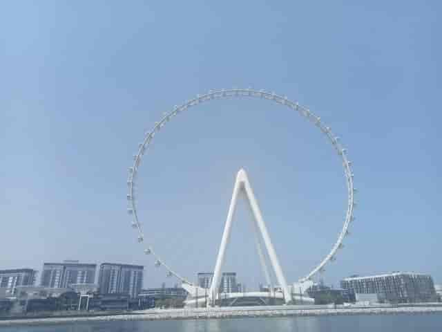 "Observation wheel at Chart Lounge, Dubai Marina, ideal for outdoor events and gatherings."