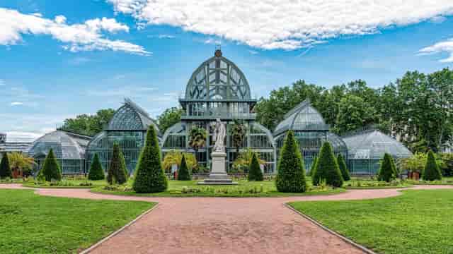 Botanical garden greenhouse at Parc de la Tête d'Or perfect for outdoor events and receptions.